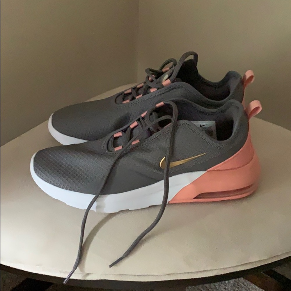 Nike Air Mx Motion 2 (Worn Twice)